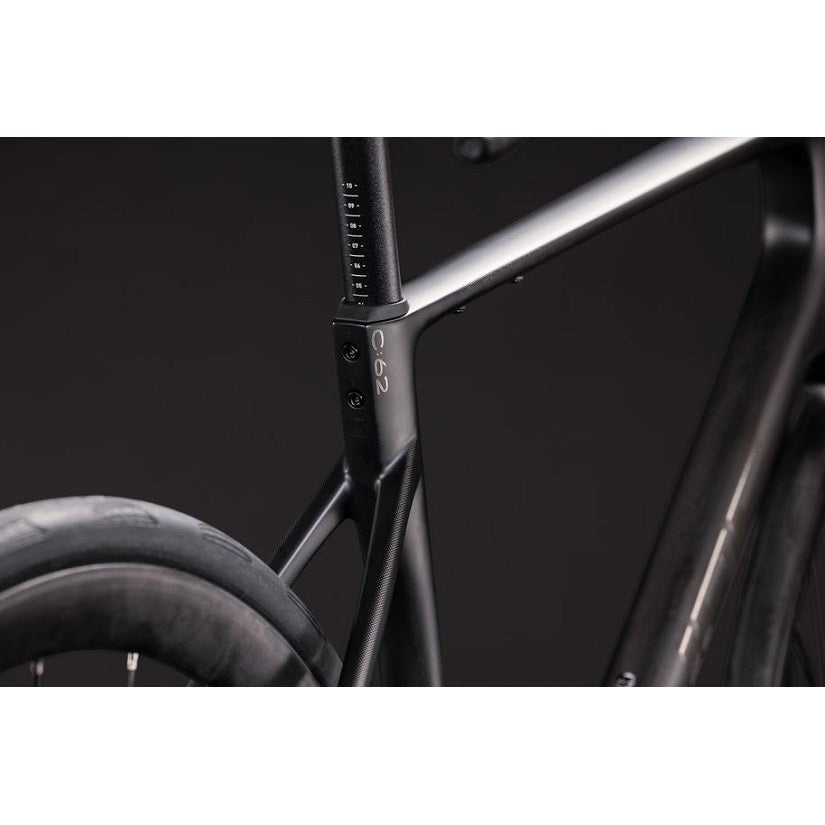 Cube Attain C:62 Race Racercykel - Carbon`N`Coalchrome