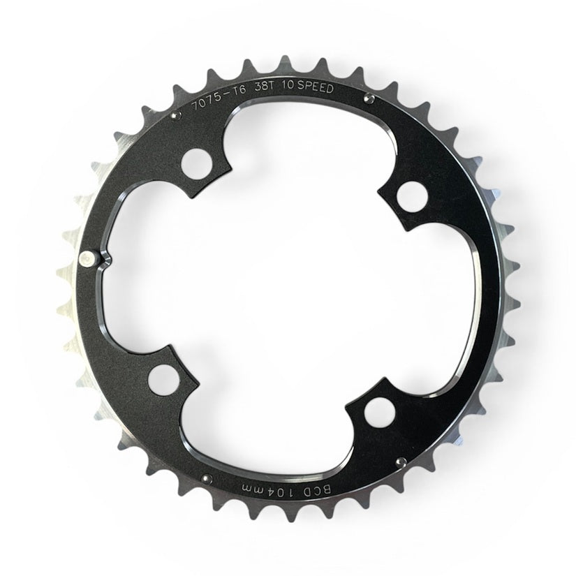 Heino 7075-T6 klinge 38T 9-10speed BCD 104mm 4huls alu Sort/Sølv