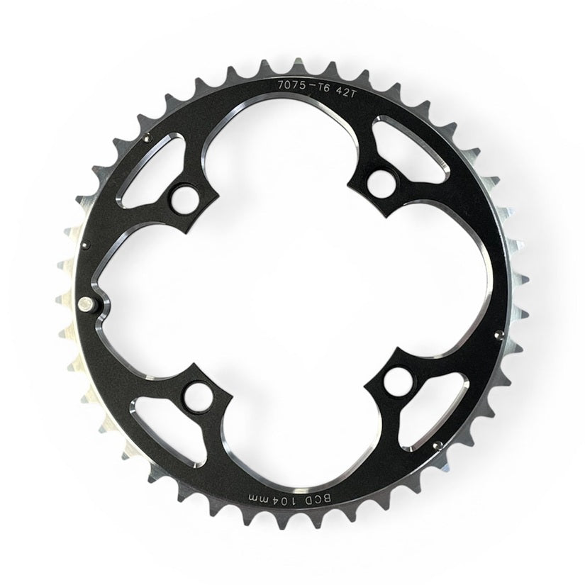 Heino 7075-T6 klinge 42T 9-10speed BCD 104mm 4huls alu Sort/Sølv